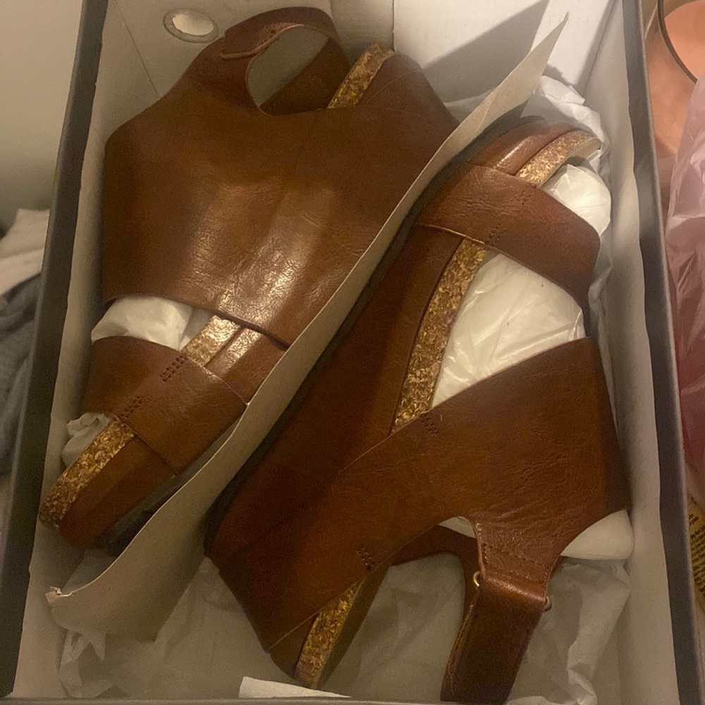 Pierre Dumas Wedge size 8